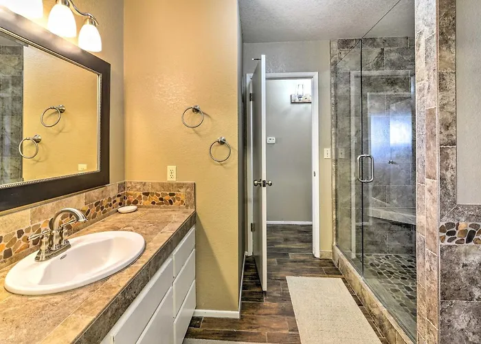 Bullhead W/ Private Pool, Hot Tub & View Casa vacanze