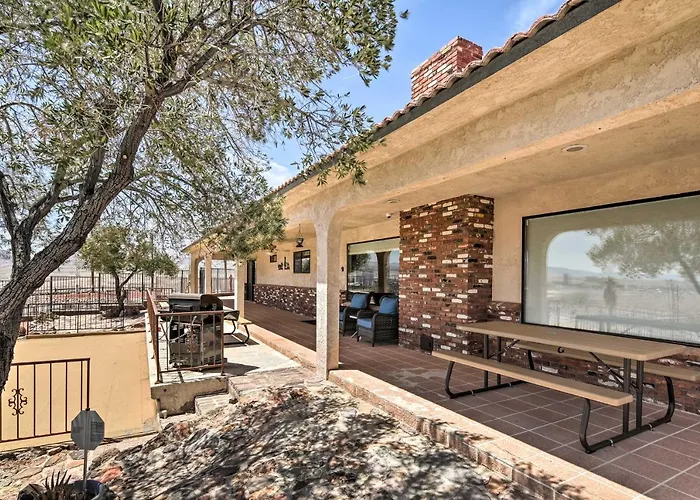 Casa vacanze Bullhead W/ Private Pool, Hot Tub & View Bullhead City